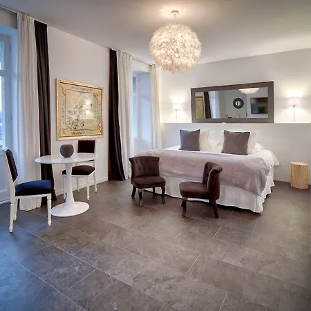 Belfry & By Ligne St Barth 卢德