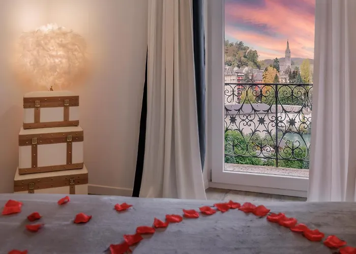 Belfry & By Ligne St Barth 卢德